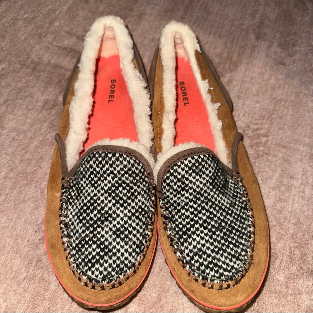 Sorel Tremblant Moccasins tan black white size 9